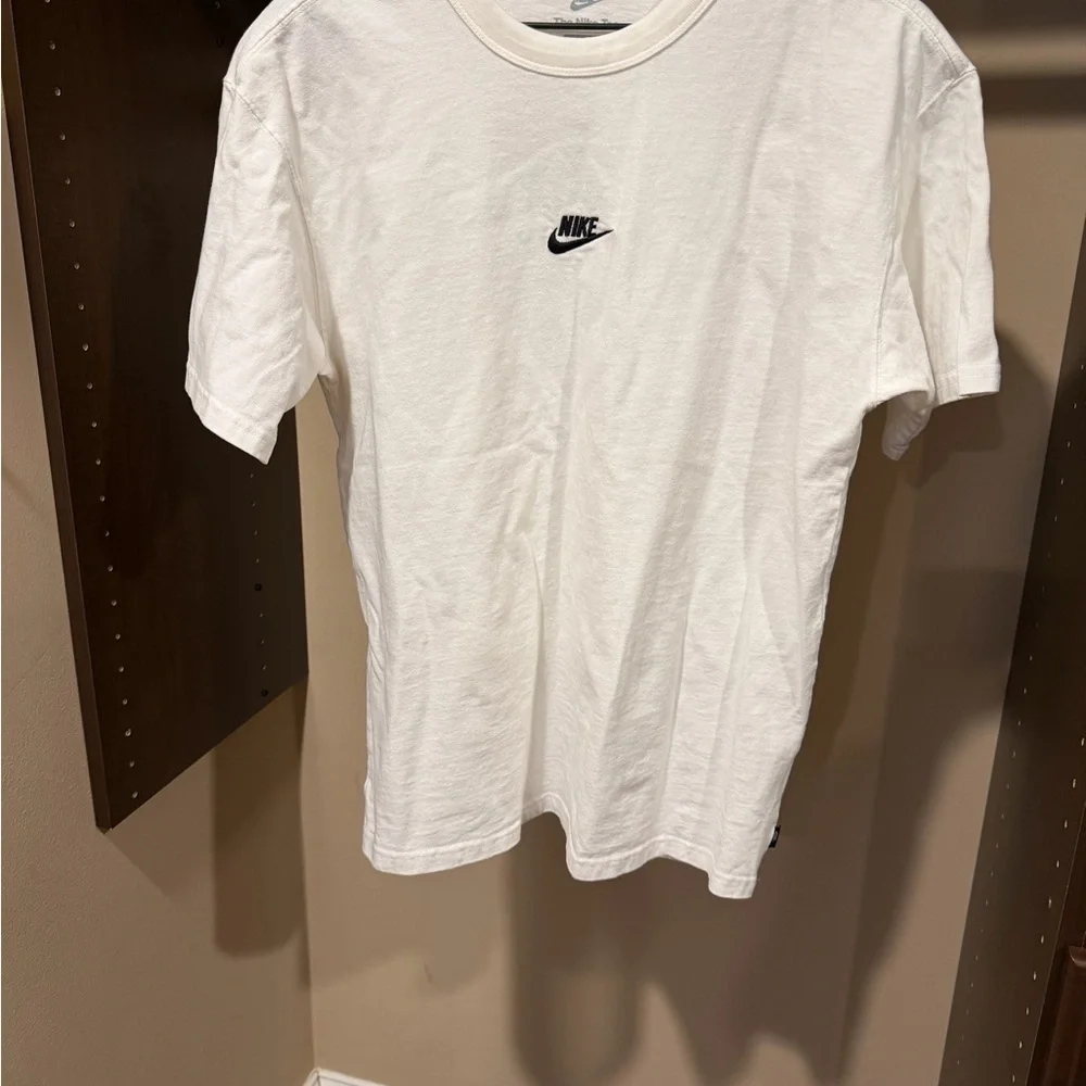 Nike White Short Sleeve Tee
